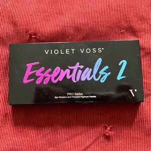 Violet Voss Essentials 2 eye shadow palette